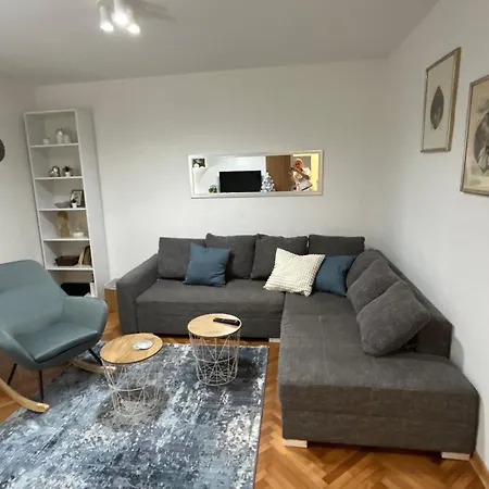 Apartment Dorotea Lux *